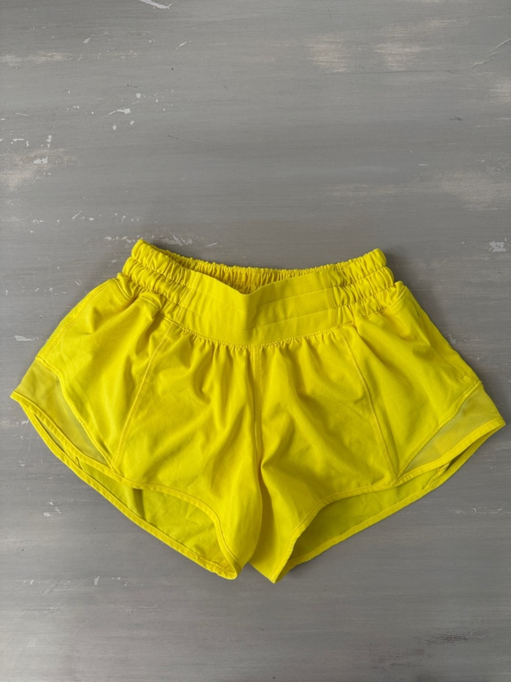 Lululemon Hotty Hot Low-Rise
Lined Short 2.5" Sonic Yellow 0